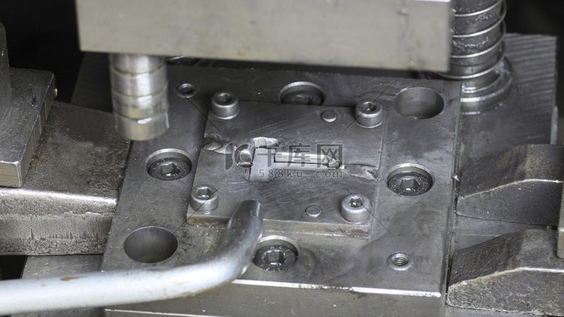 橡胶模具标准尺寸参数：关键指标与选型要点