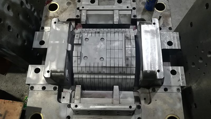 Cr12MoV模具钢：揭秘其与Cr12的区别