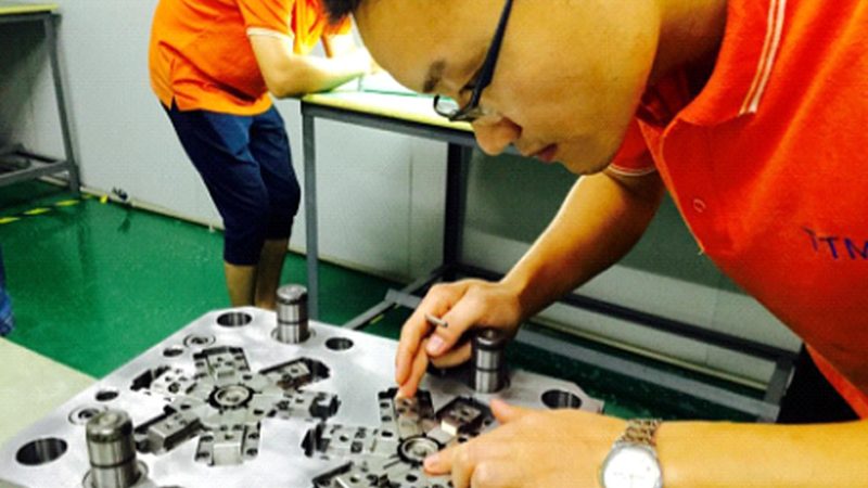 汽车配件吹塑模具定做的关键要素解析