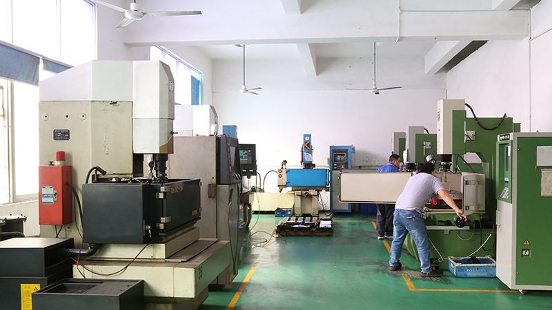 精密模具定制：规范标准与关键要素解析